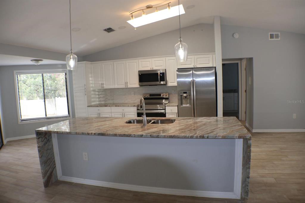 13365 DRAYTON DRIVE, SPRING HILL, FL — photo 4 of 14