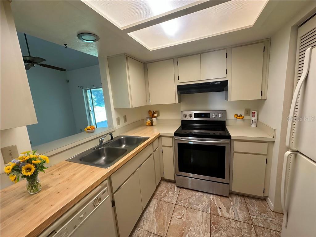 3640 N Lucille DRIVE, BEVERLY HILLS, FL — photo 5 of 19