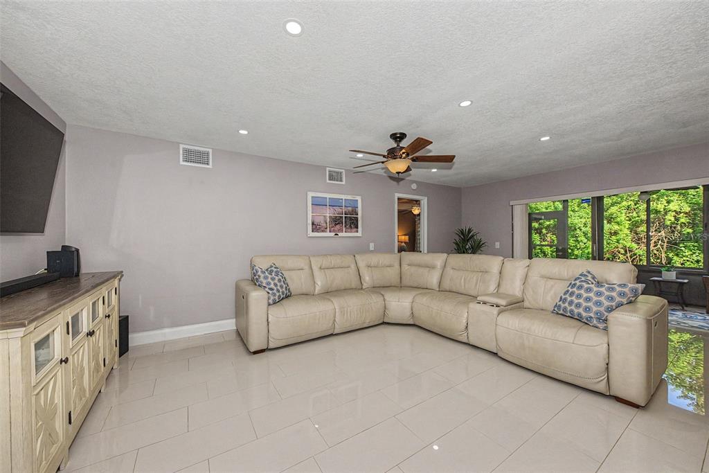 1801 E LAKE ROAD UNIT 1D, PALM HARBOR, FL — photo 3 of 30