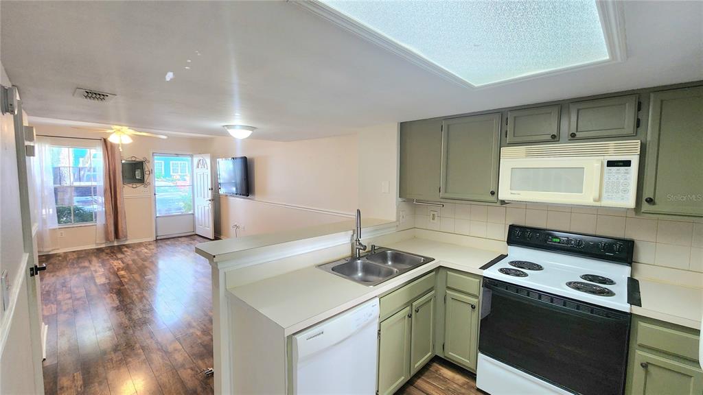 3335 FOX HUNT DRIVE, PALM HARBOR, FL — photo 5 of 32