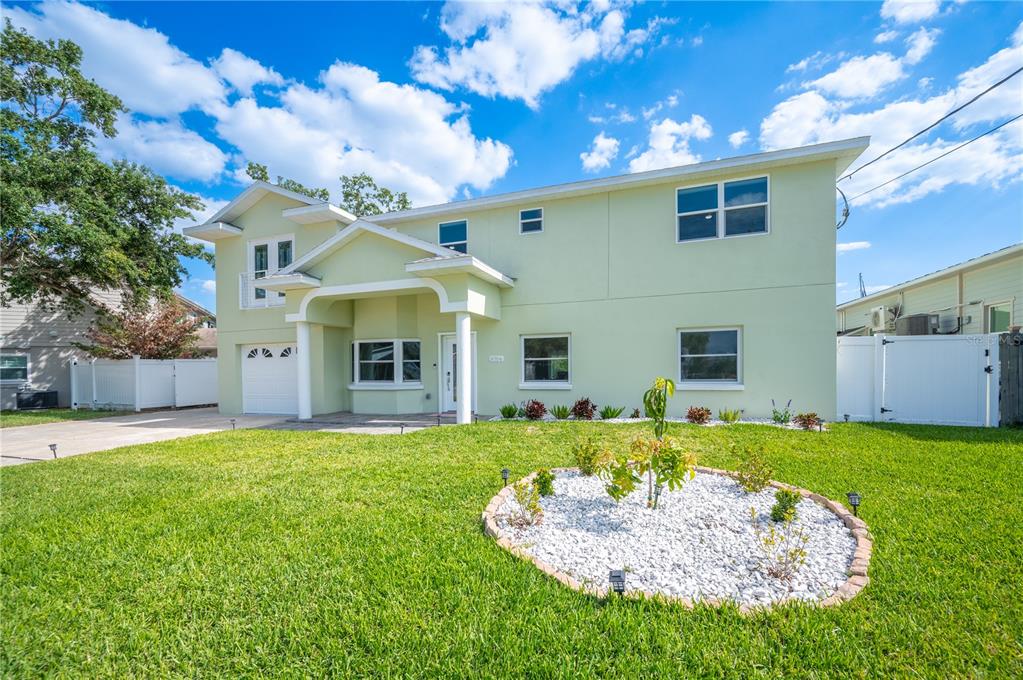 8704 BAY CREST LANE, TAMPA, FL — photo 2 of 30