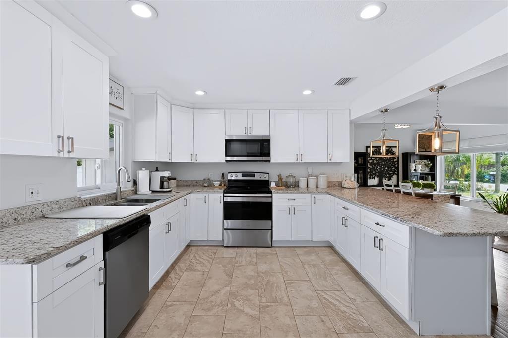 615 BROOKSIDE DRIVE, CLEARWATER, FL — photo 3 of 30