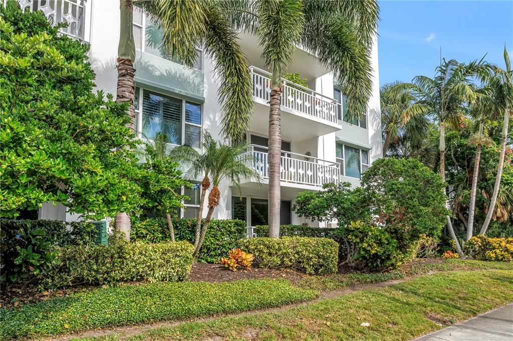 700 BEACH DRIVE NE UNIT 201, ST PETERSBURG, FL — photo 2 of 76