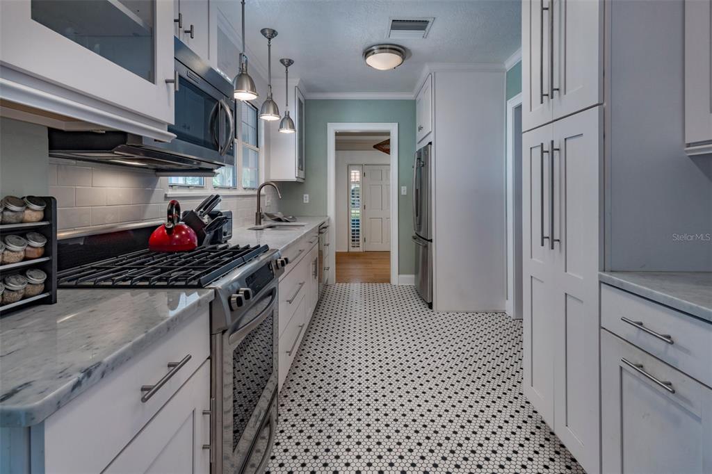 1411 DEVON ROAD, WINTER PARK, FL — photo 4 of 47