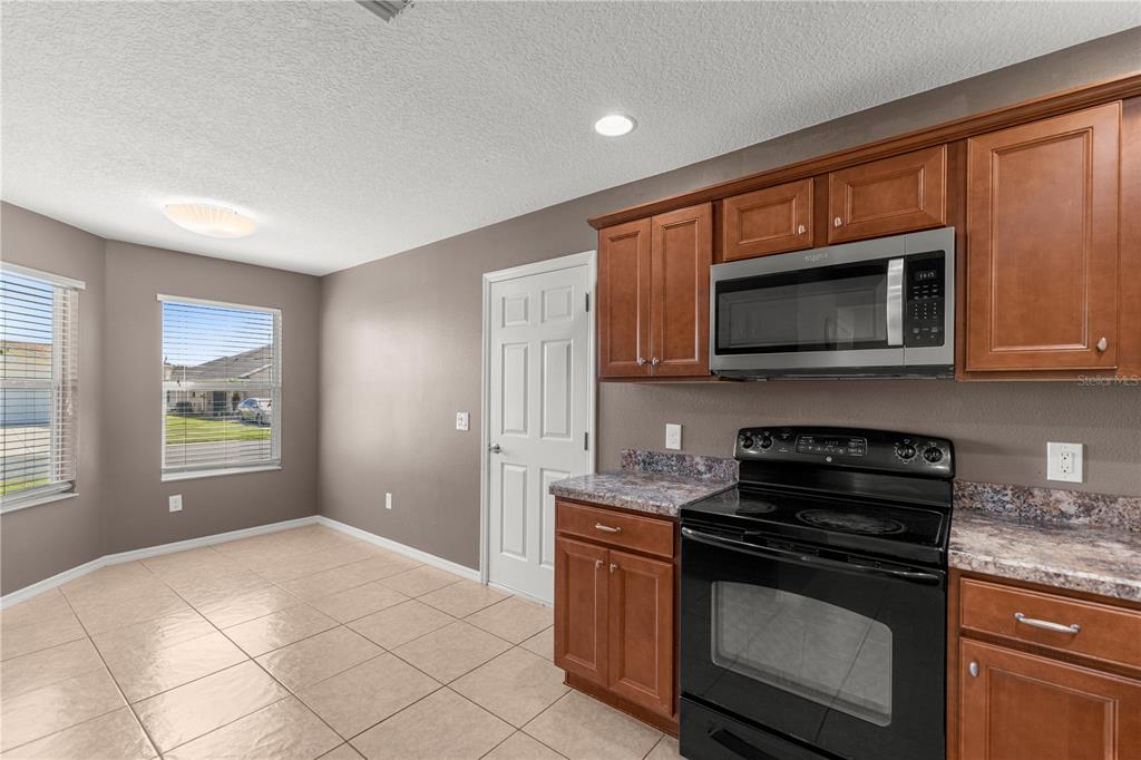 12166 NE 51ST CIRCLE, OXFORD, FL — photo 4 of 30