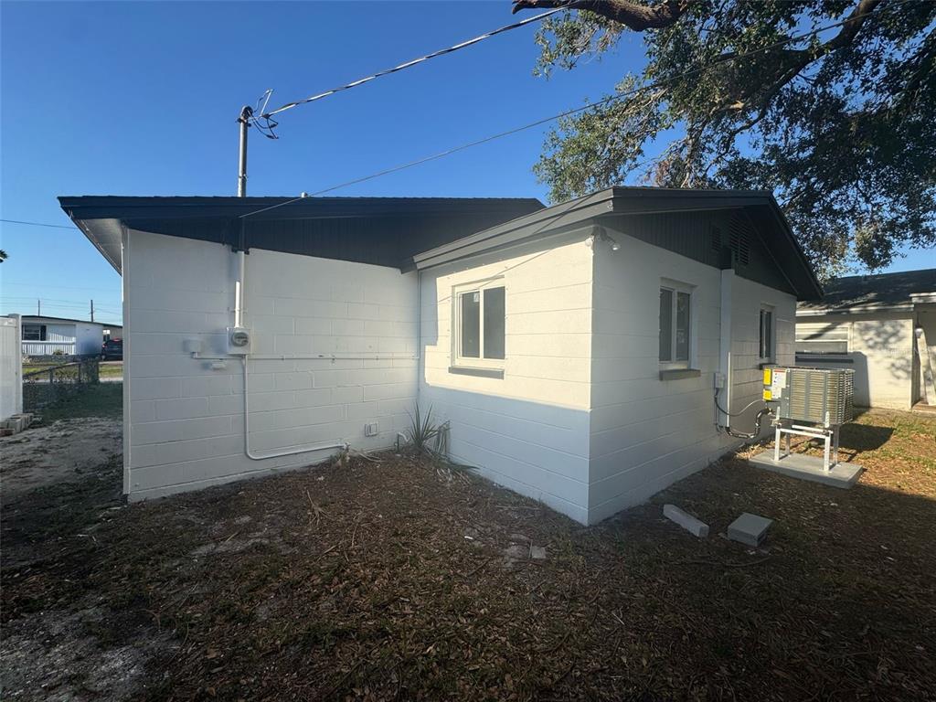 342 51ST AVENUE N, ST PETERSBURG, FL — photo 4 of 21
