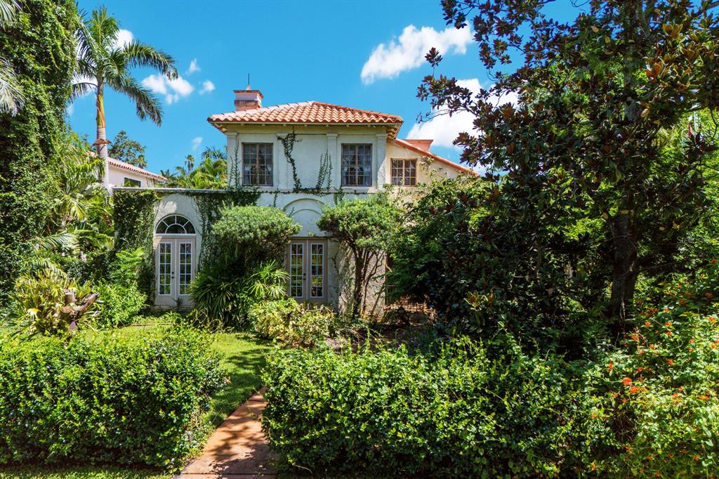 457 WOODLAND DRIVE