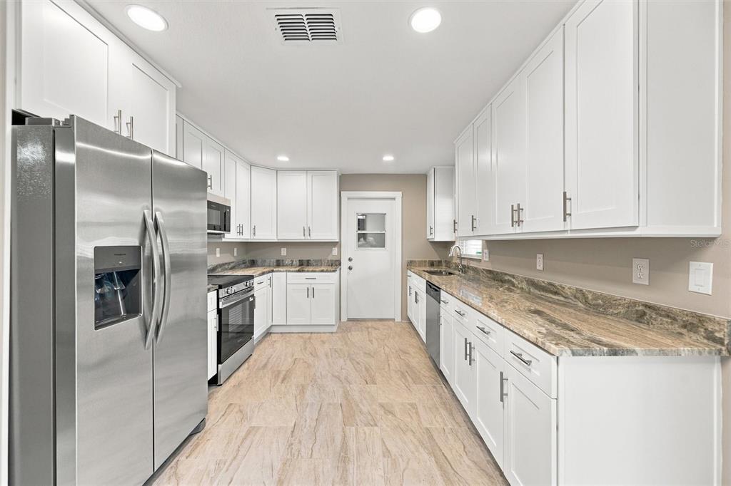 3205 DUNBAR DRIVE, SARASOTA, FL — photo 3 of 30