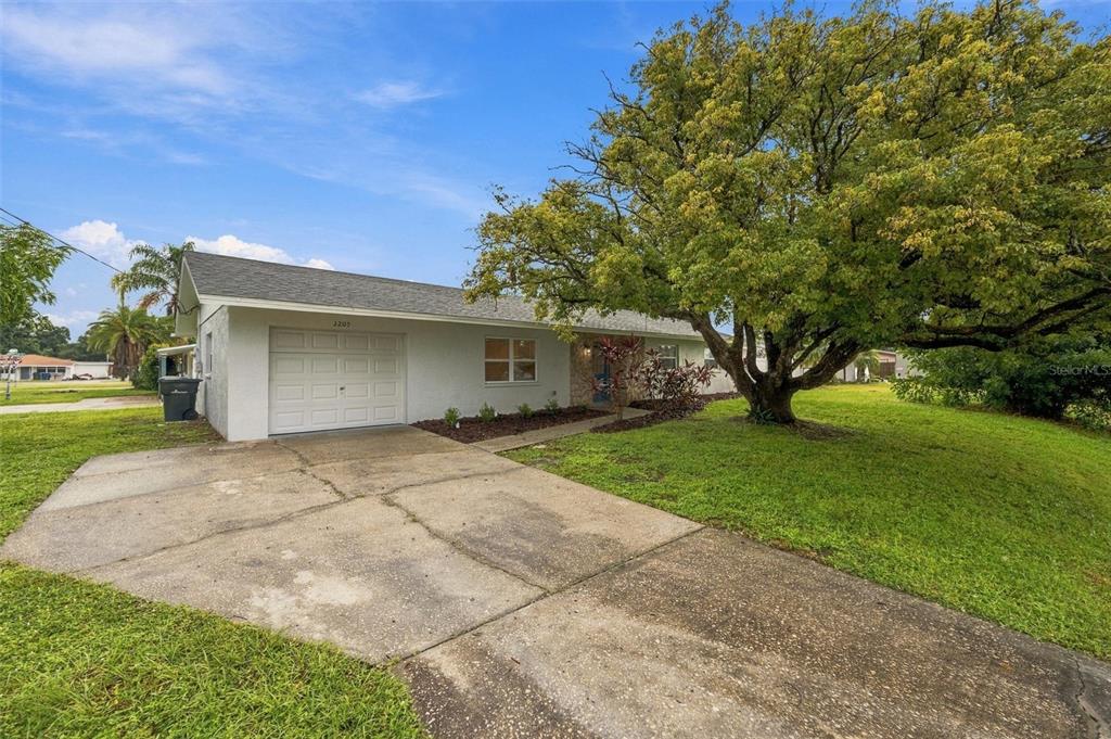 3205 DUNBAR DRIVE, SARASOTA, FL — photo 5 of 30