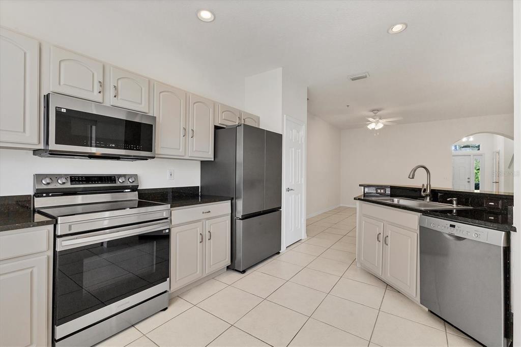 4104 CRABTREE AVENUE, SARASOTA, FL — photo 5 of 30