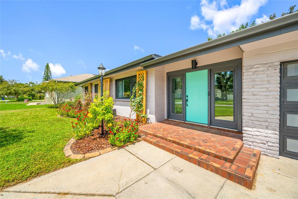 2121 W FARWELL DRIVE, TAMPA, FL — photo 5 of 30