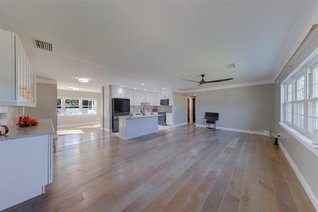 5688 34TH AVE N, ST PETERSBURG, FL — photo 3 of 48