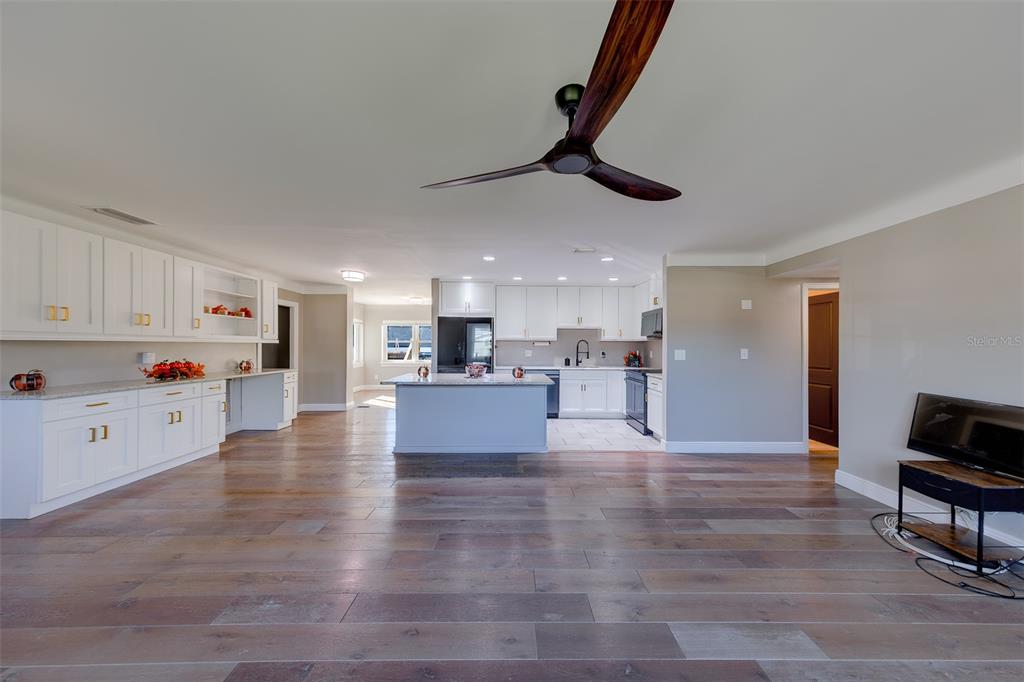 5688 34TH AVE N, ST PETERSBURG, FL — photo 5 of 48