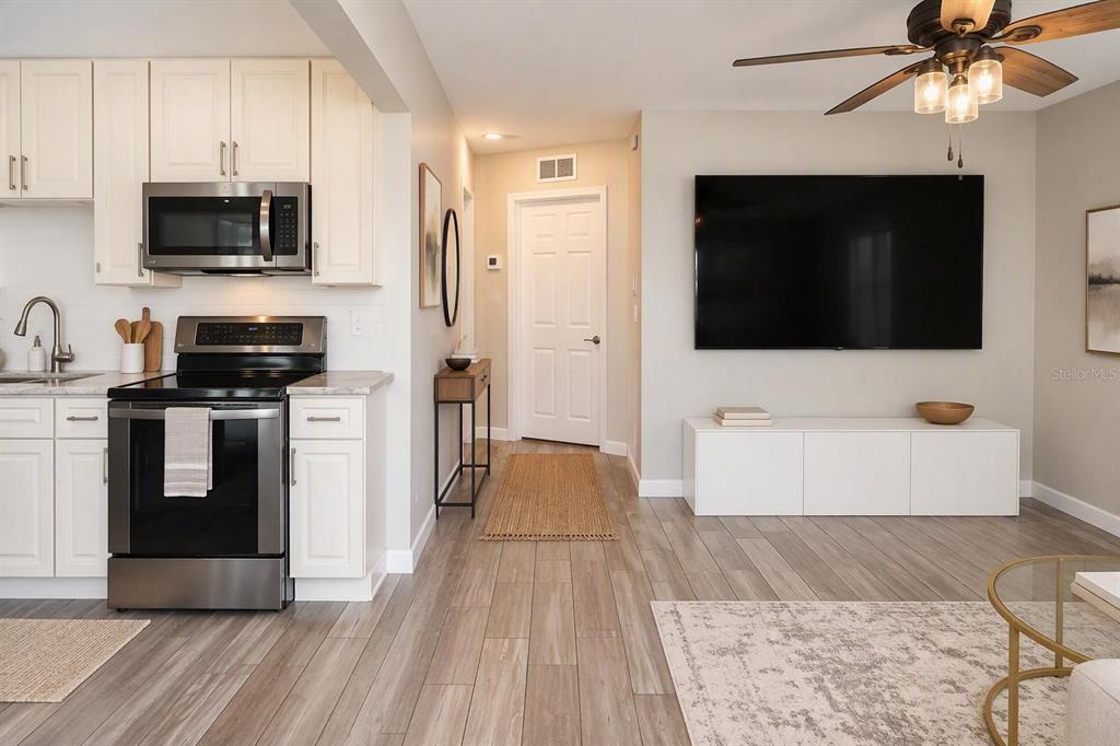 4411 W LEILA AVENUE, TAMPA, FL — photo 5 of 24