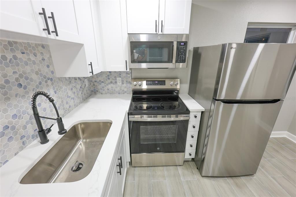 14906 N BAYSHORE DRIVE Unit #2, MADEIRA BEACH, FL — photo 5 of 15