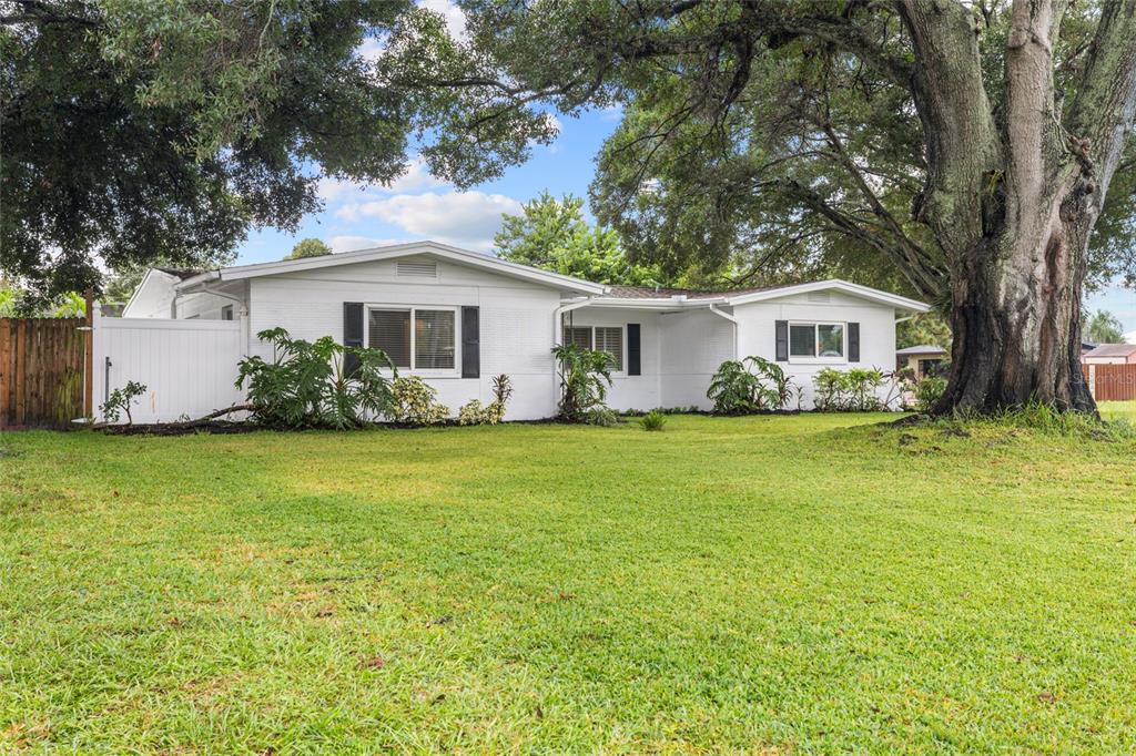 5618 31ST AVENUE N, ST PETERSBURG, FL — photo 3 of 30