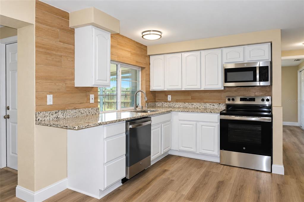 3521 KIMBERLY OAKS DRIVE, HOLIDAY, FL — photo 3 of 15