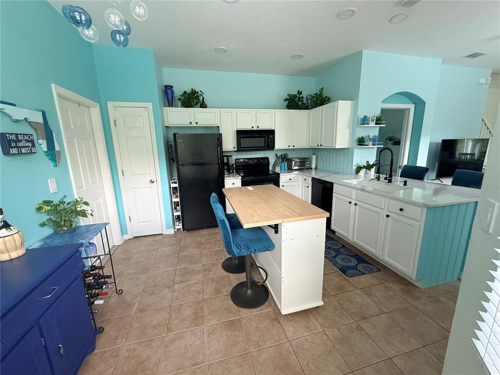 6237 DUCK KEY COURT, TAMPA, FL — photo 3 of 25
