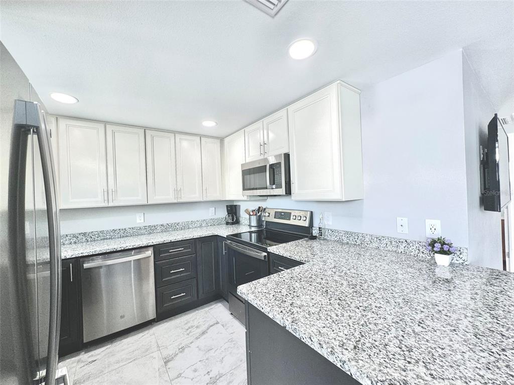 10656 101ST AVENUE, SEMINOLE, FL — photo 2 of 21
