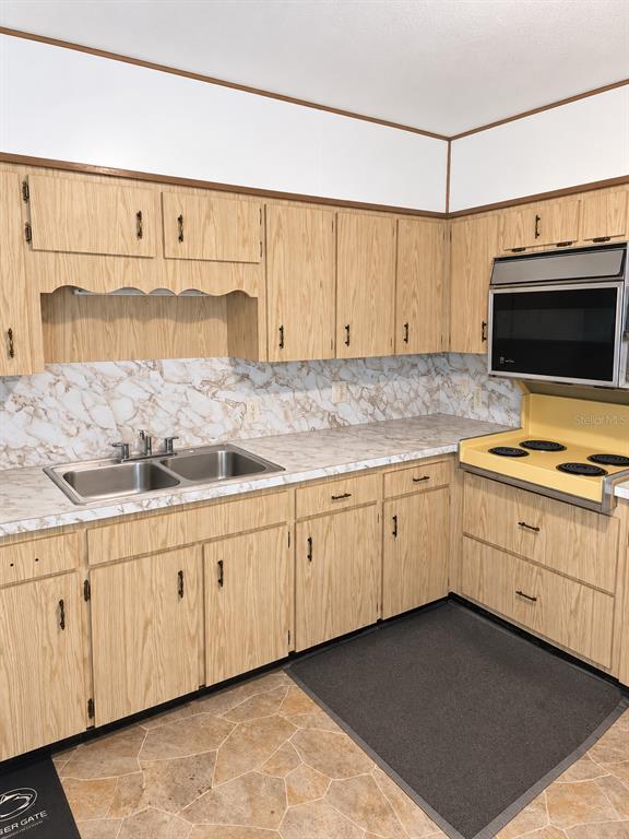 1521 E MEMORIAL BOULEVARD, LAKELAND, FL — photo 4 of 9