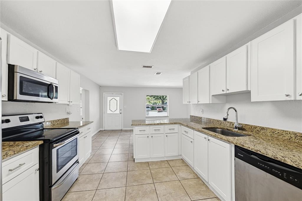 2903 E 97TH AVENUE, TAMPA, FL — photo 5 of 22