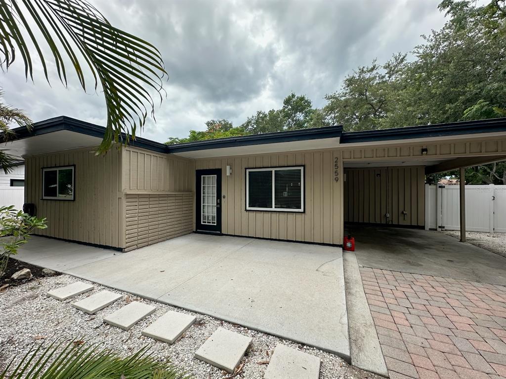 2559 E PAULSTAN COURT