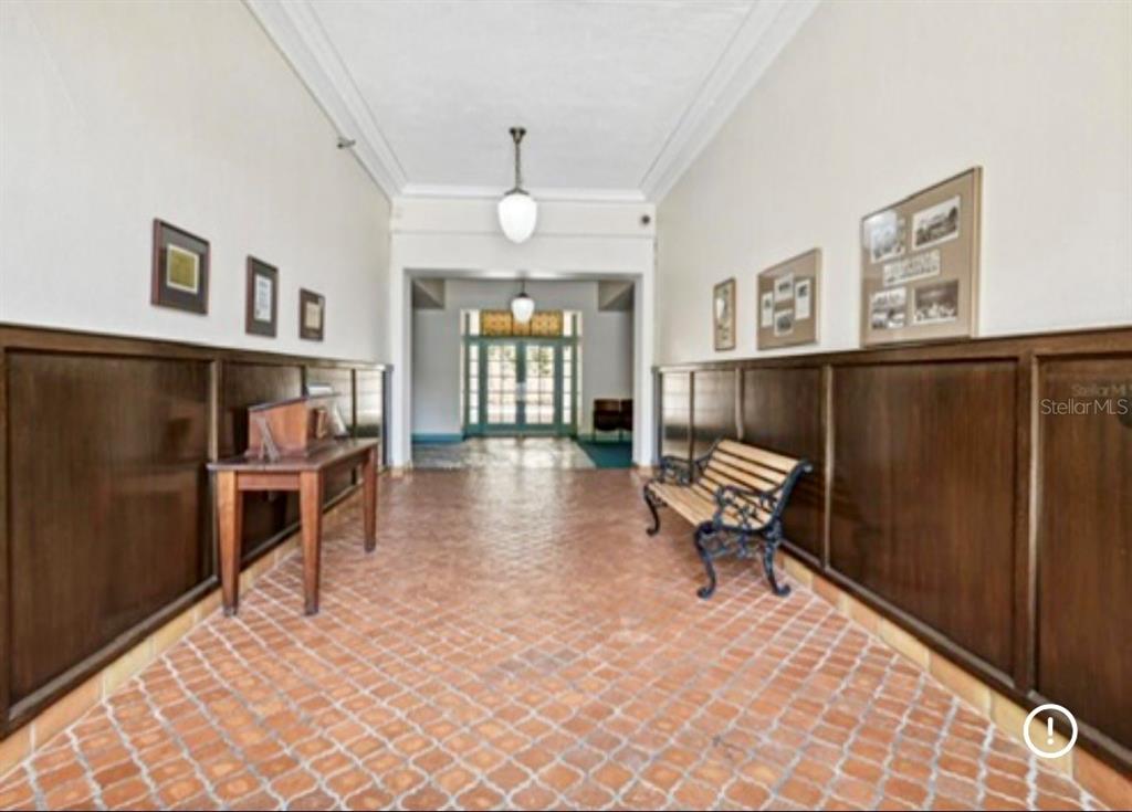 701 MIRROR LAKE DRIVE N UNIT 120, ST PETERSBURG, FL — photo 4 of 63