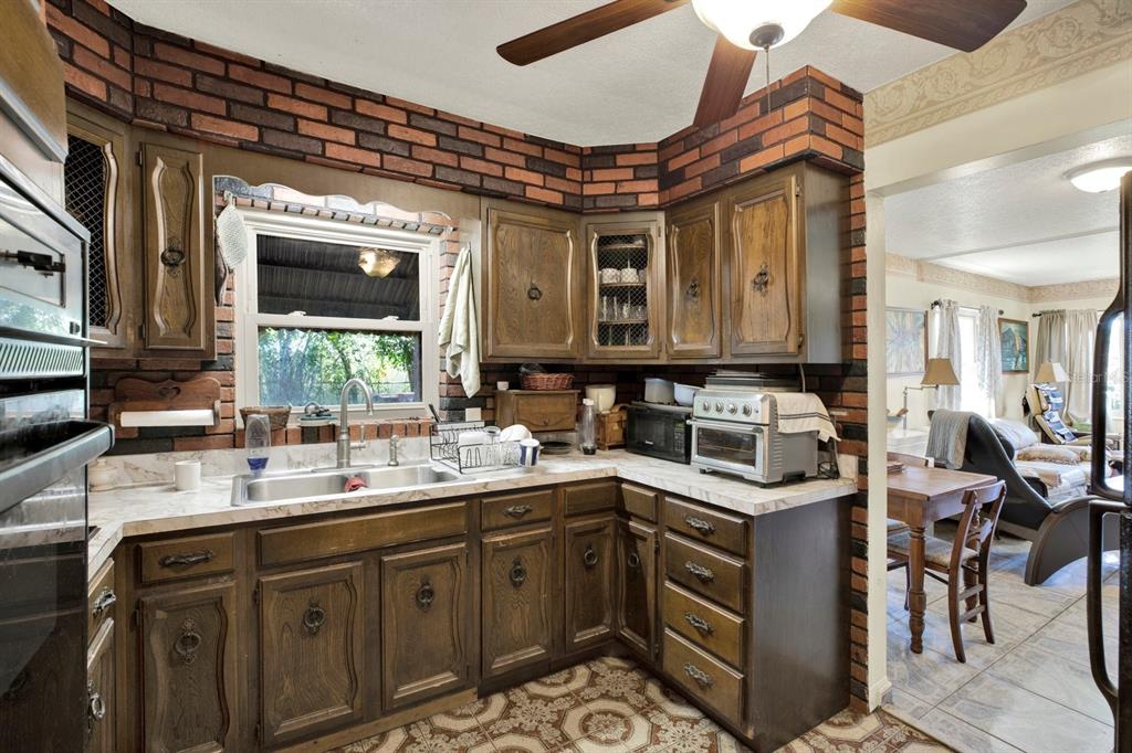 1426 62ND AVENUE N, ST PETERSBURG, FL — photo 4 of 17