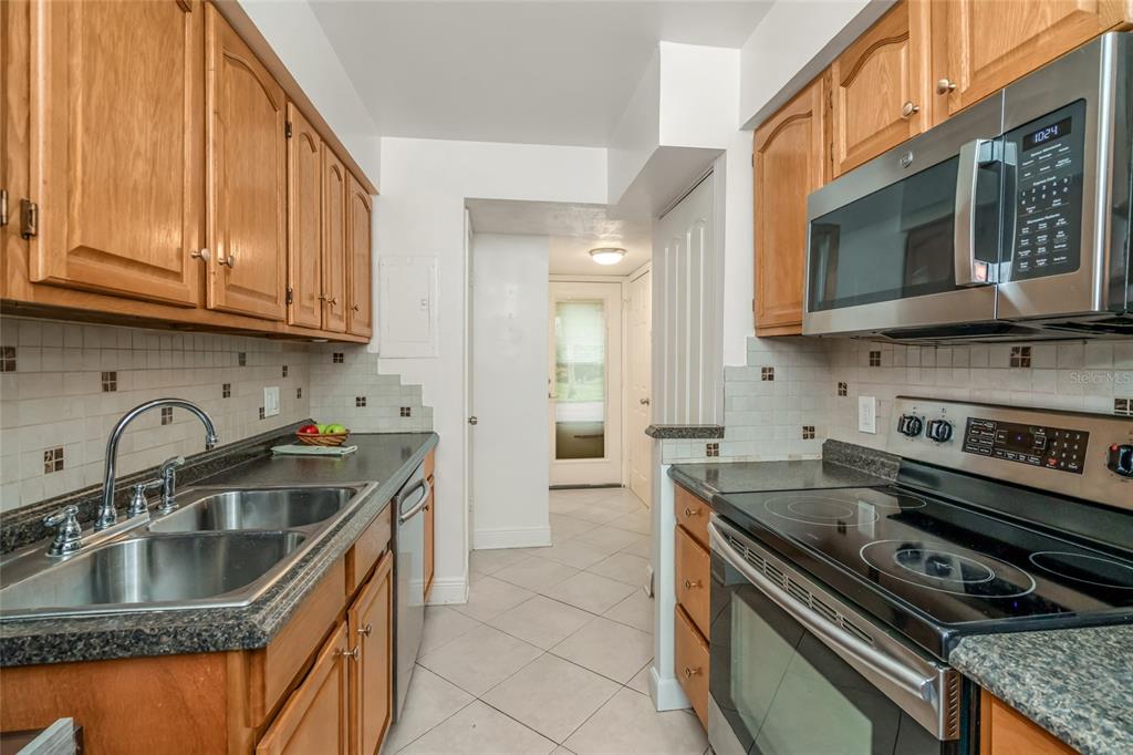 501 E BAY DRIVE UNIT 702, LARGO, FL — photo 2 of 30