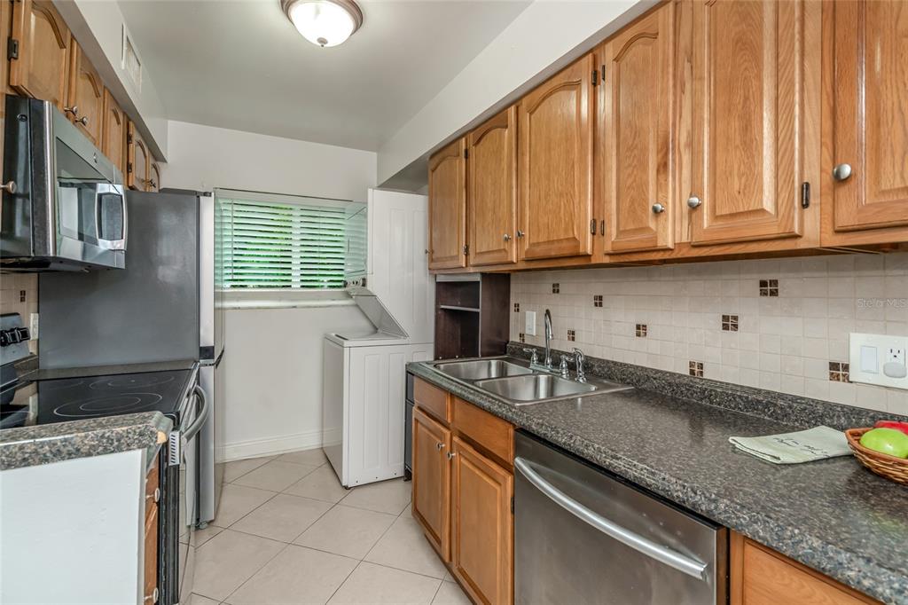 501 E BAY DRIVE UNIT 702, LARGO, FL — photo 4 of 30