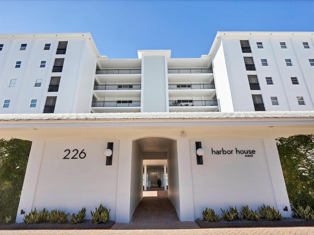 226 GOLDEN GATE POINT UNIT 44