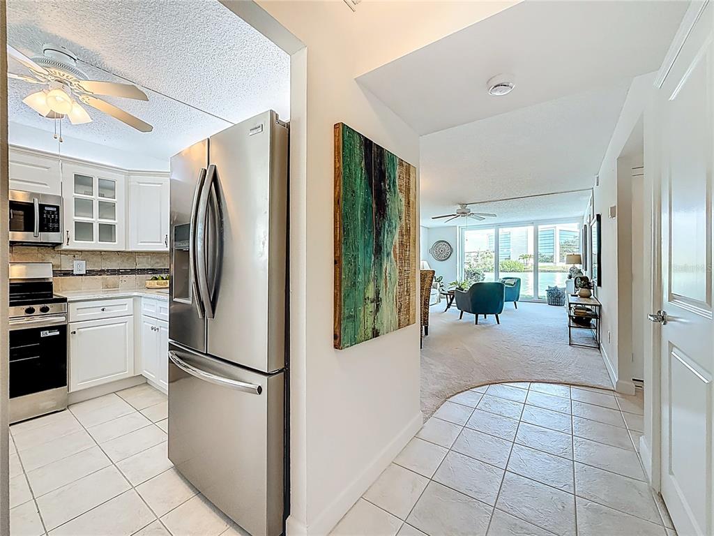 7425 BAY ISLAND DRIVE S UNIT 105, SOUTH PASADENA, FL — photo 4 of 24