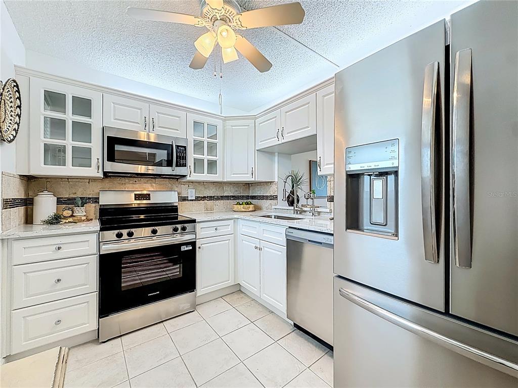 7425 BAY ISLAND DRIVE S UNIT 105, SOUTH PASADENA, FL — photo 5 of 24