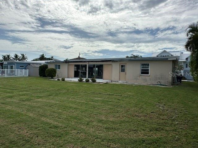524 68TH STREET, HOLMES BEACH, FL — photo 2 of 6