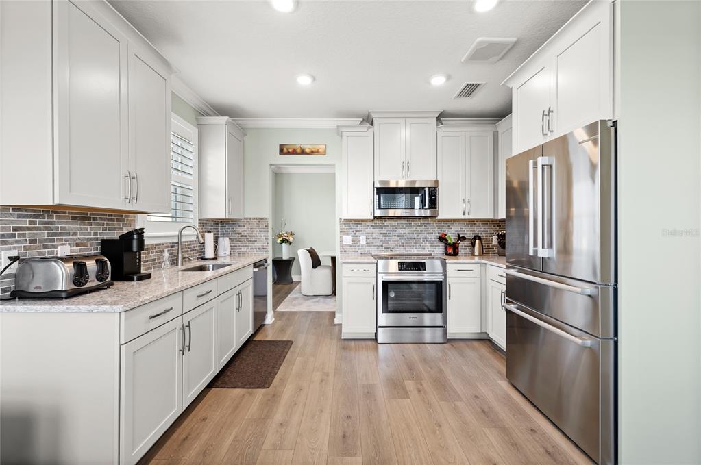This is a floor plan showing a home with a primary suite, kitchen, and living area — 7505 LAUREATE BOULEVARD UNIT 2206, ORLANDO, FL