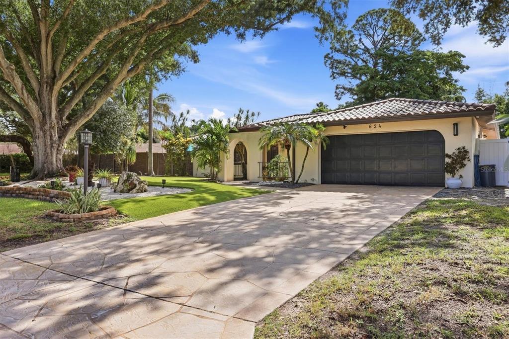 624 SAINT ANDREWS DRIVE, SARASOTA, FL — photo 2 of 30