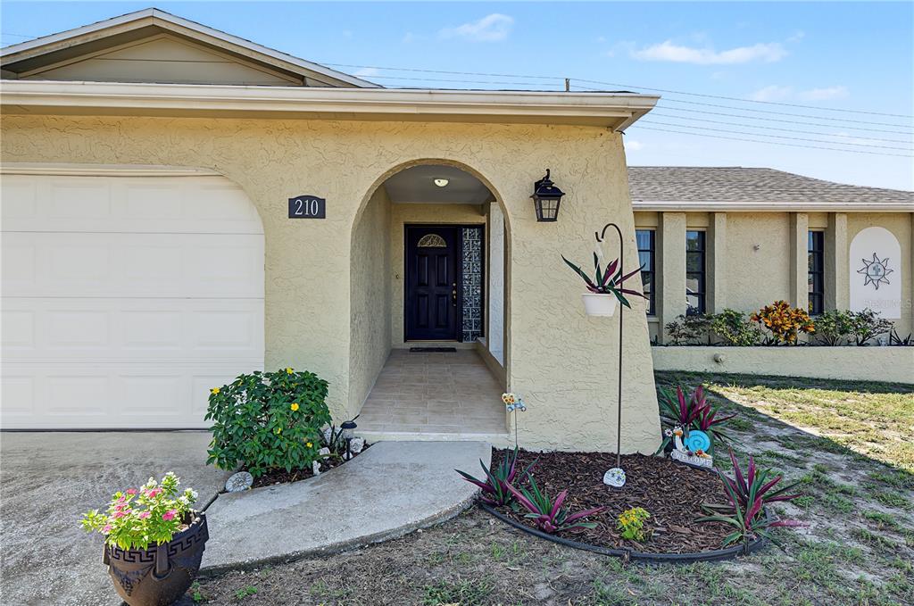 210 LEAFWOOD ROAD, TARPON SPRINGS, FL — photo 2 of 42