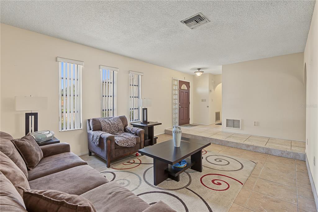 210 LEAFWOOD ROAD, TARPON SPRINGS, FL — photo 4 of 42