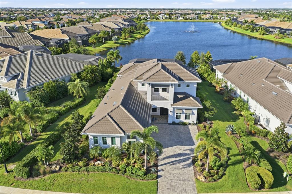 8281 PAVIA WAY, LAKEWOOD RANCH, FL — photo 3 of 98