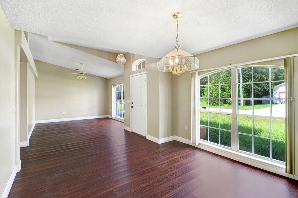 352 CLERMONT DRIVE, KISSIMMEE, FL — photo 2 of 27