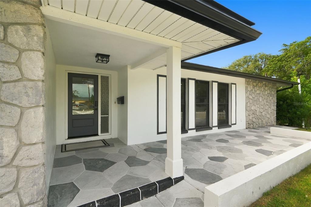 330 PATICA RD NE, ST PETERSBURG, FL — photo 5 of 30