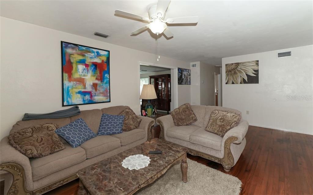 2141 SUNNYSIDE LANE, SARASOTA, FL — photo 3 of 18