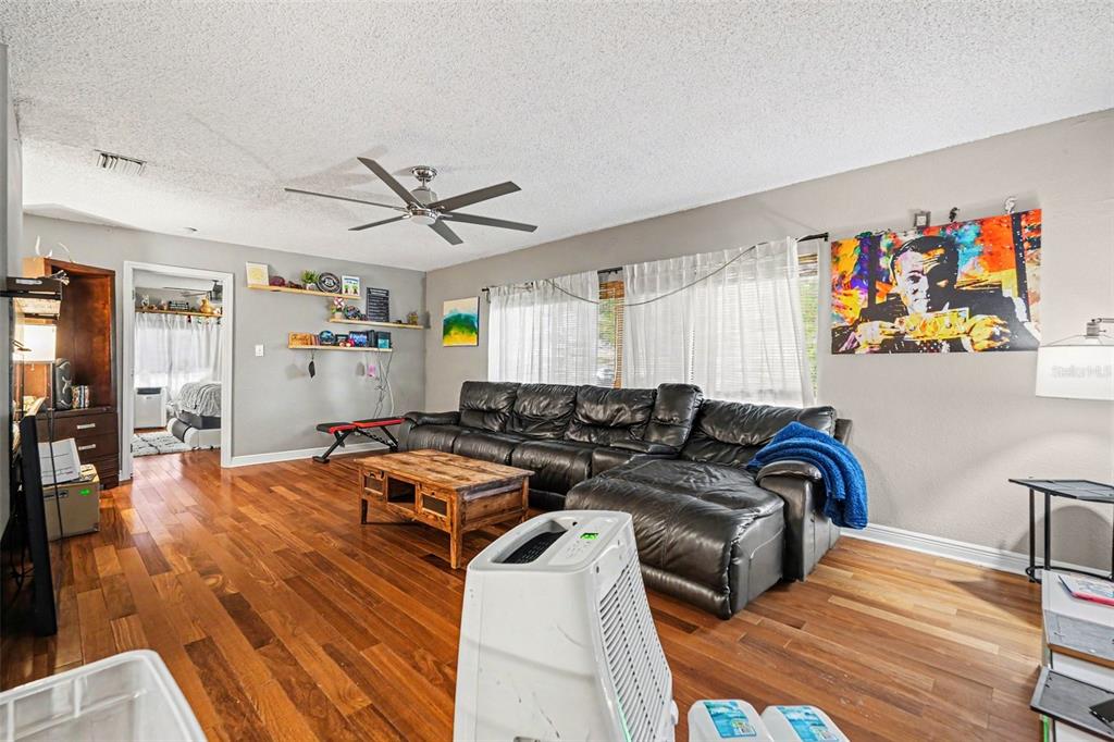 3022 DARTMOUTH AVENUE N, ST PETERSBURG, FL — photo 2 of 27