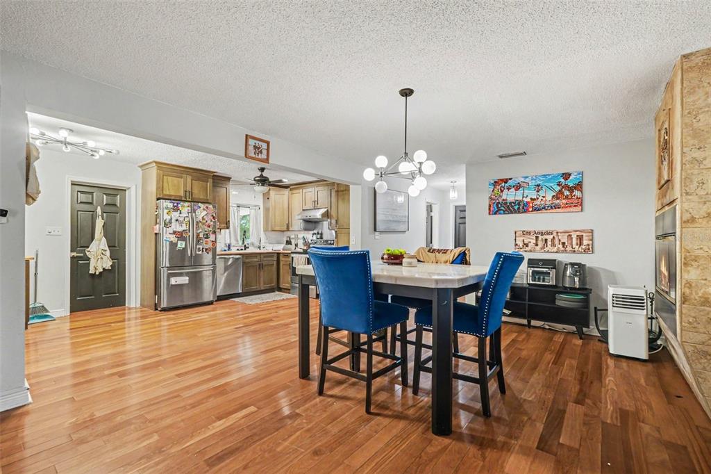 3022 DARTMOUTH AVENUE N, ST PETERSBURG, FL — photo 3 of 27