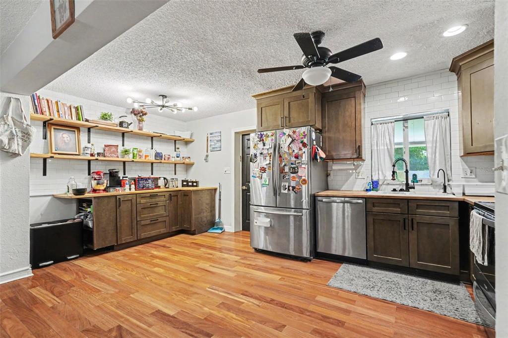 3022 DARTMOUTH AVENUE N, ST PETERSBURG, FL — photo 4 of 27