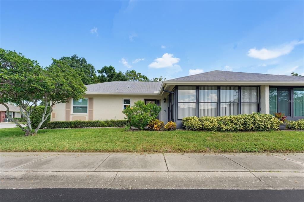 1372 CARLISLE COURT