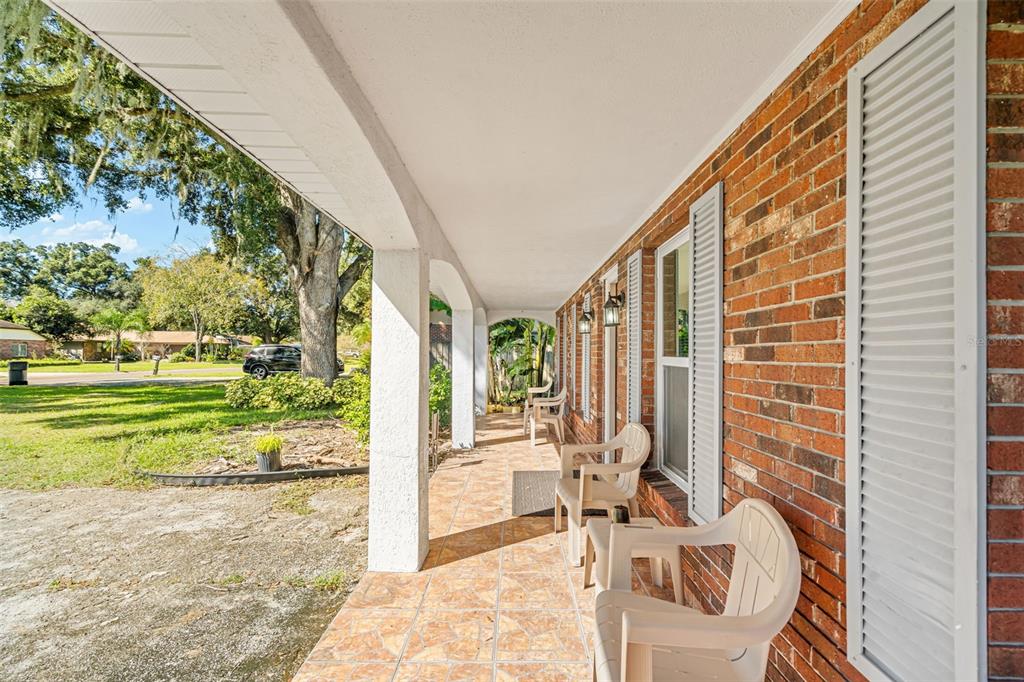 334 HOLLOWTREE DRIVE, SEFFNER, FL — photo 3 of 48