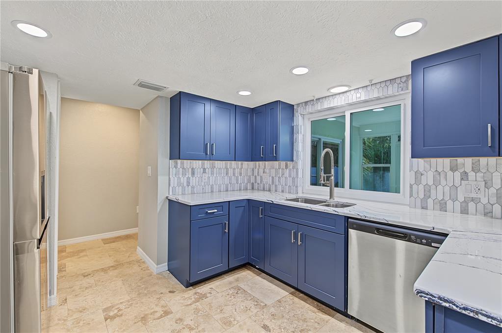 260 SE 16TH TERRACE, CRYSTAL RIVER, FL — photo 3 of 30