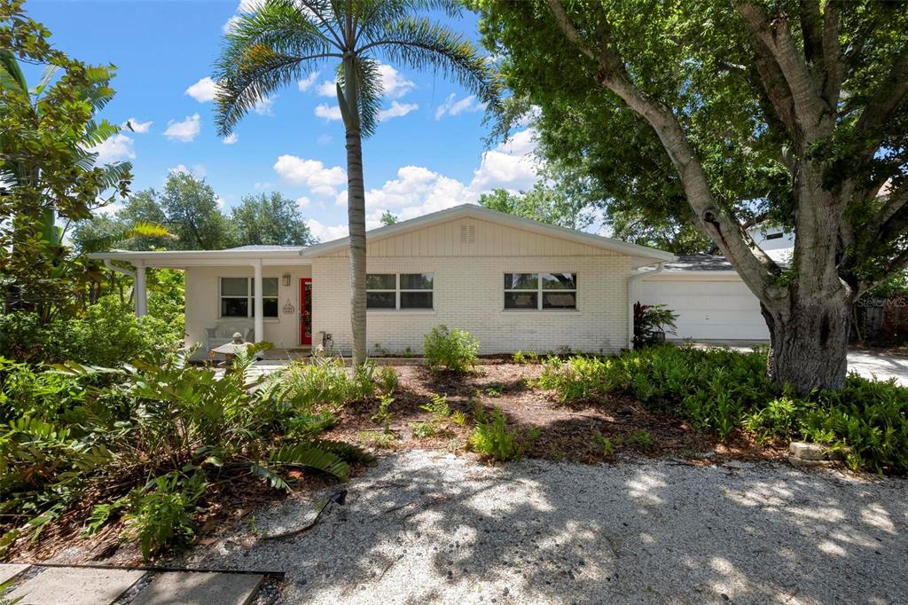417 BAYCREST DRIVE