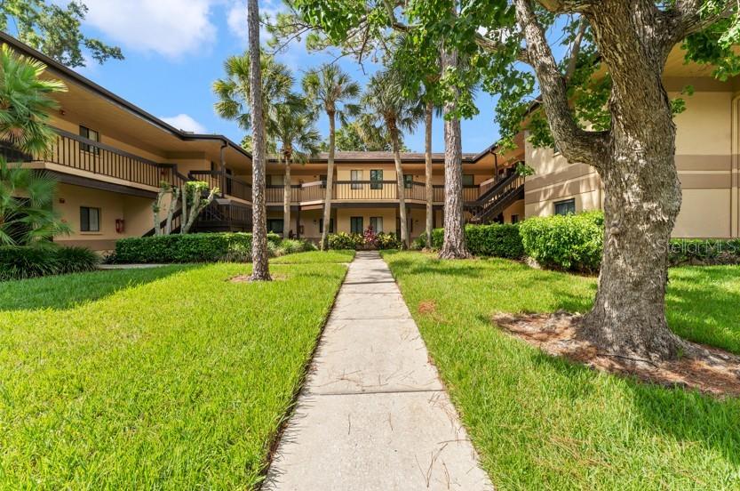 2689 SABAL SPRINGS CIRCLE UNIT 102, CLEARWATER, FL — photo 2 of 30